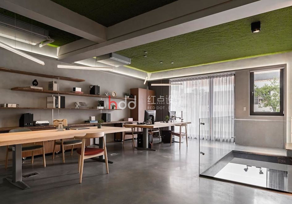 顛覆你的想像！綠草地 mix 工業風的超新奇辦公室-0.jpg
