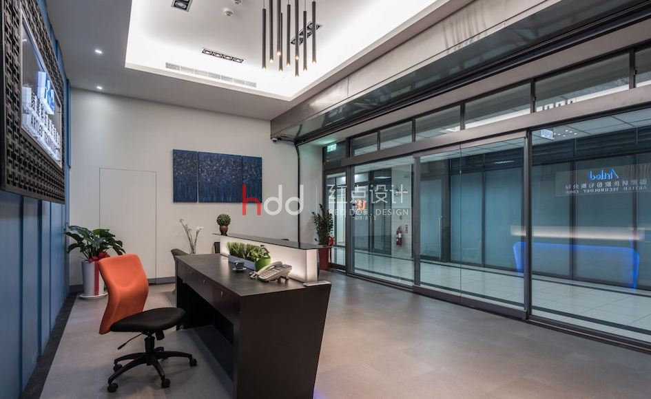 人文藝術環繞X LED燈展演! 顛覆想像的辦公空間-1.jpg